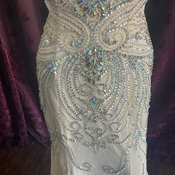 Camille La Vie Cream Beaded Rhinestone Mermaid Gown Open Back Size 6 - Picture 4 of 13
